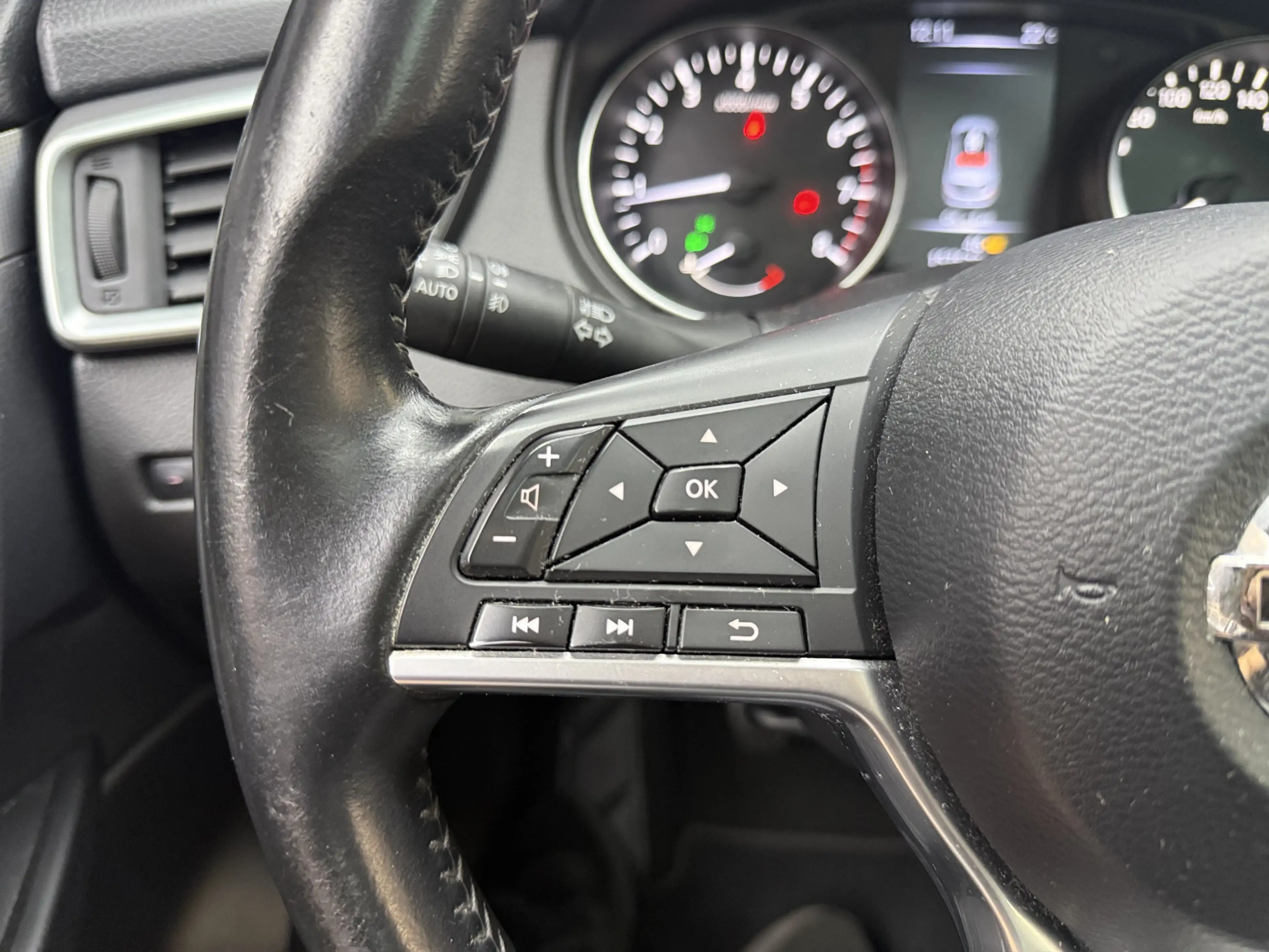 Nissan Qashqai 1.2 Tekna pano/360 — photo 13