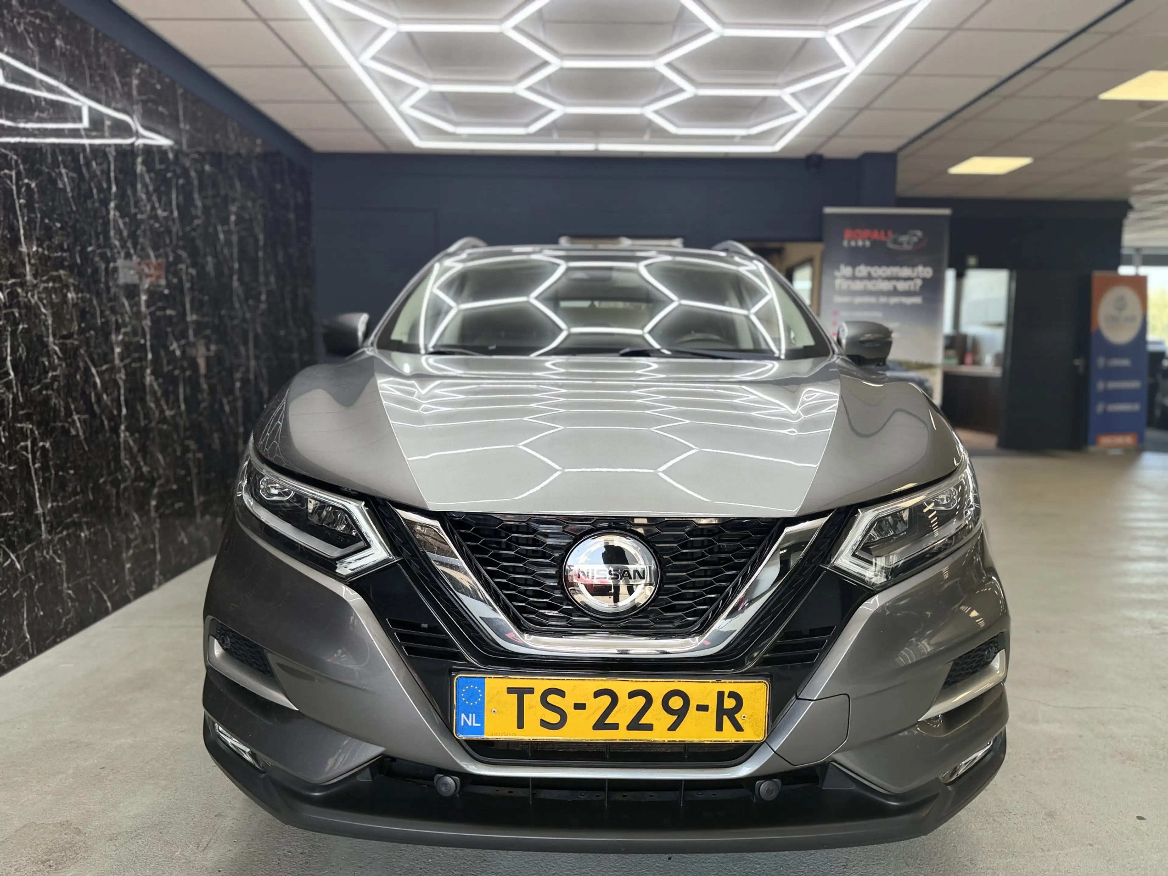 Nissan Qashqai 1.2 Tekna pano/360 — photo 2