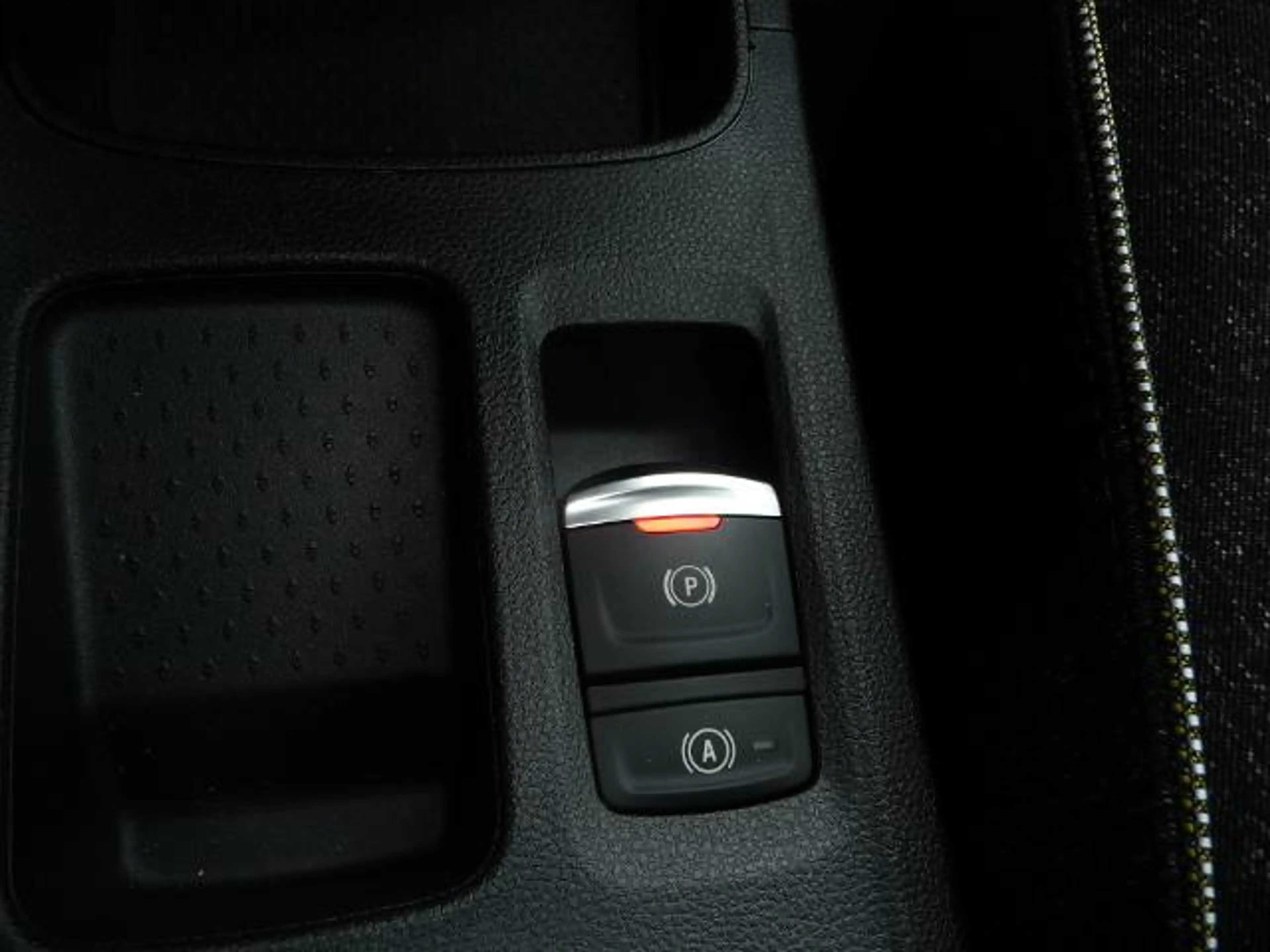 Mitsubishi Grandis Intro Edition 1.8 Hybrid — photo 14