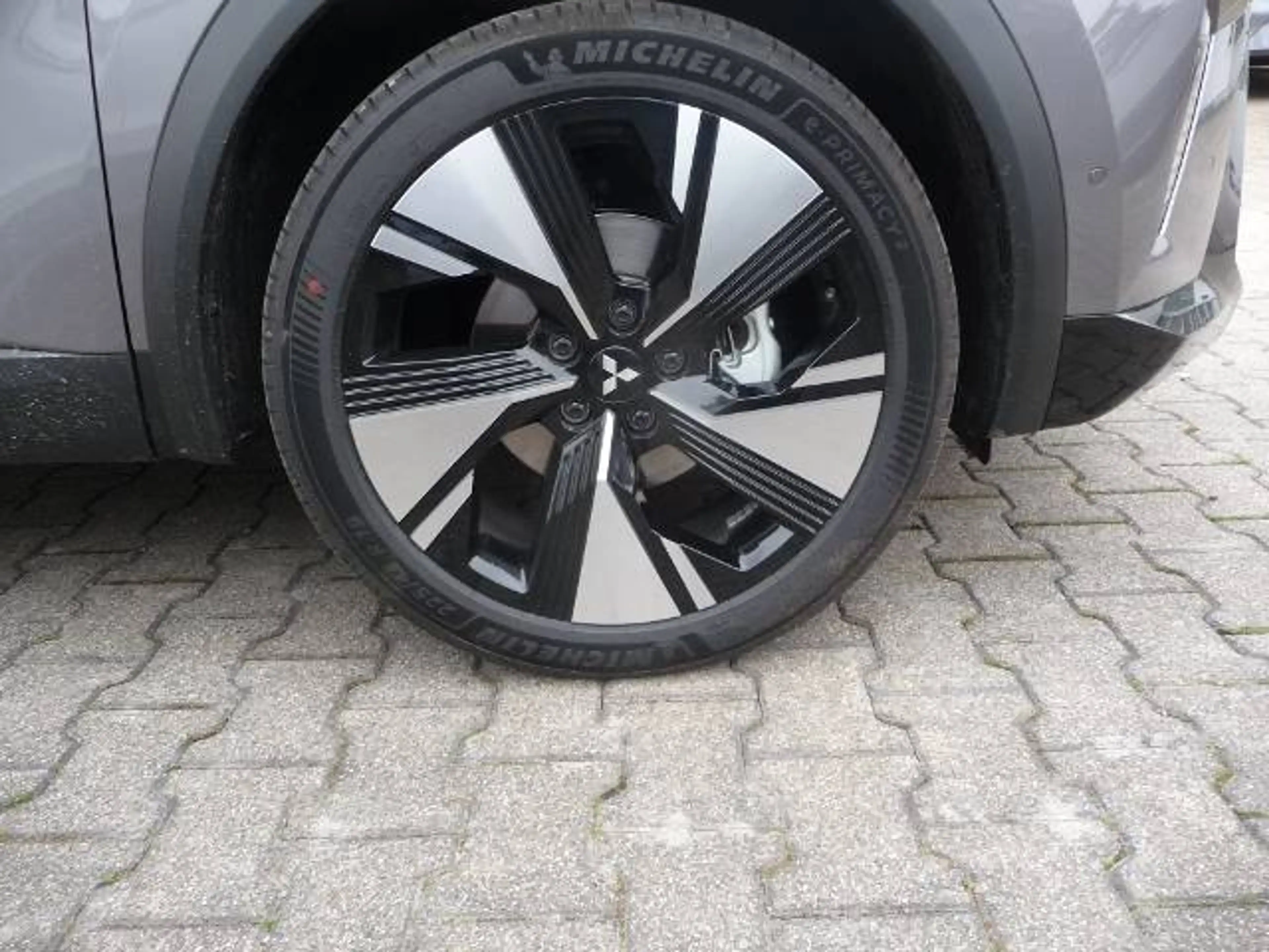 Mitsubishi Grandis Intro Edition 1.8 Hybrid — photo 4