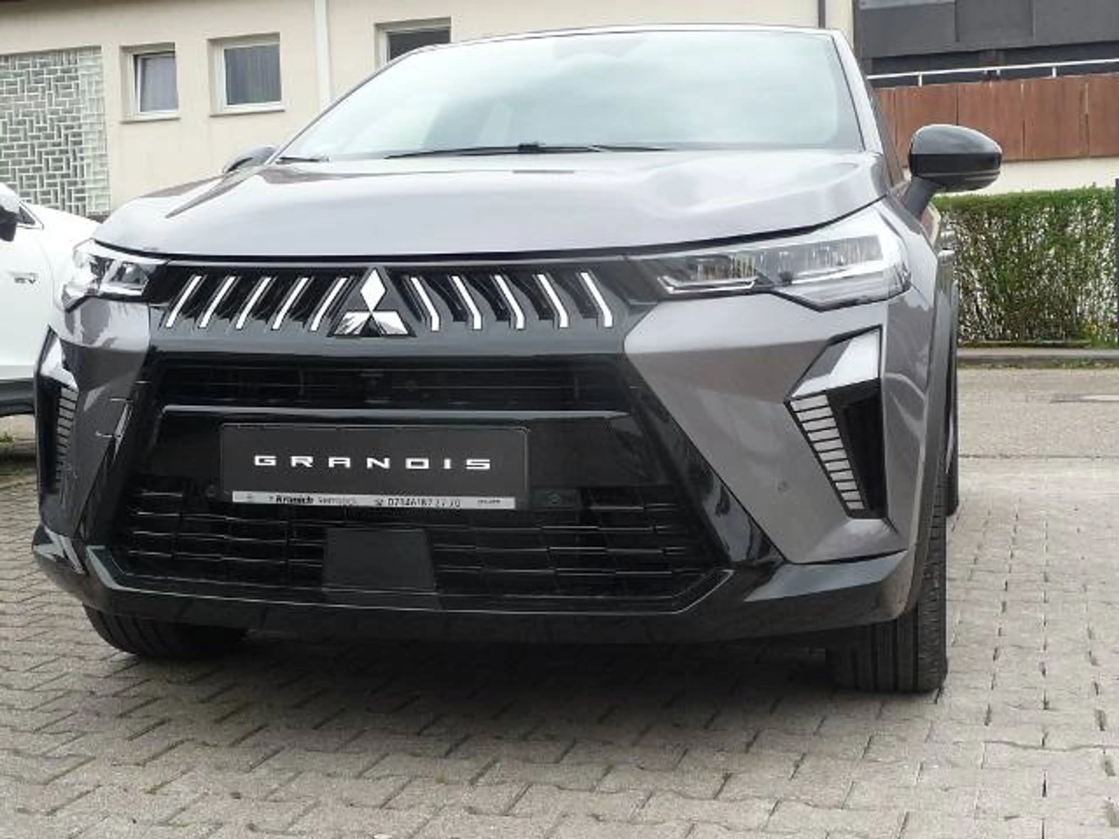 Mitsubishi Grandis Intro Edition 1.8 Hybrid