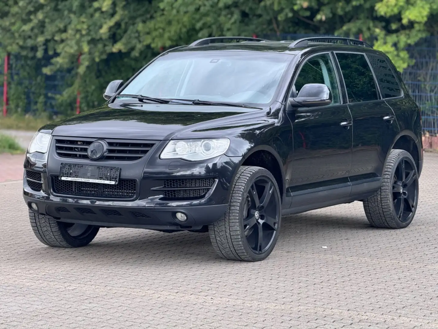 Volkswagen Touareg 3.0 V6 TDI * TÜV NEU *NAVI *AHK Schwarz - 1