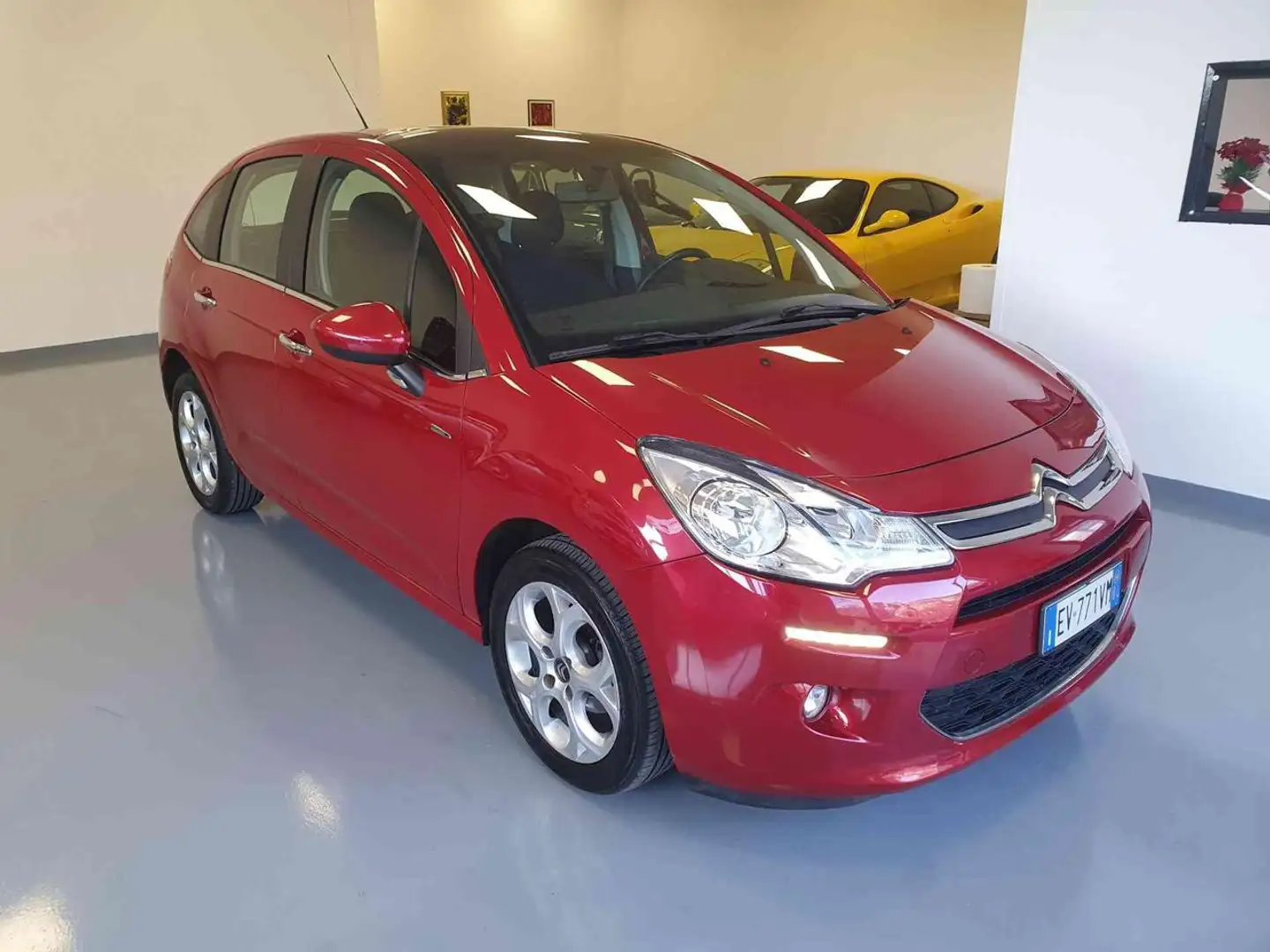 Citroen C3 1.2 e-VTi 82  airdream Exclusive Rouge - 2