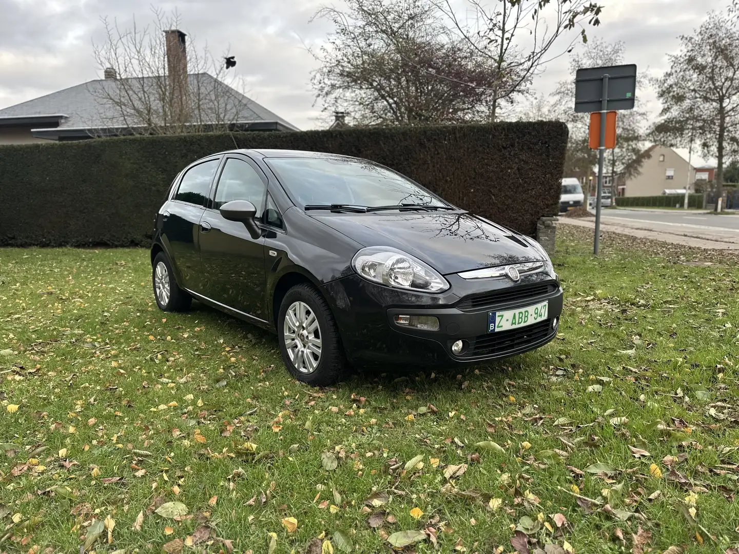 Fiat Punto Evo 1.2 8V Young II Editie EURO 6 NAVIGATIE Noir - 2