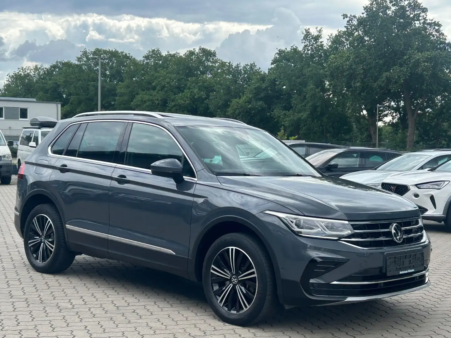 Volkswagen Tiguan Elegance eHybrid °Panorama°360°HUP°AHK° Grigio - 2