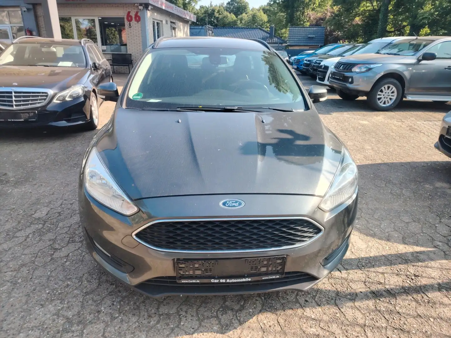 Ford Focus Turnier Business / Klimaanlage / Navi / Grau - 2