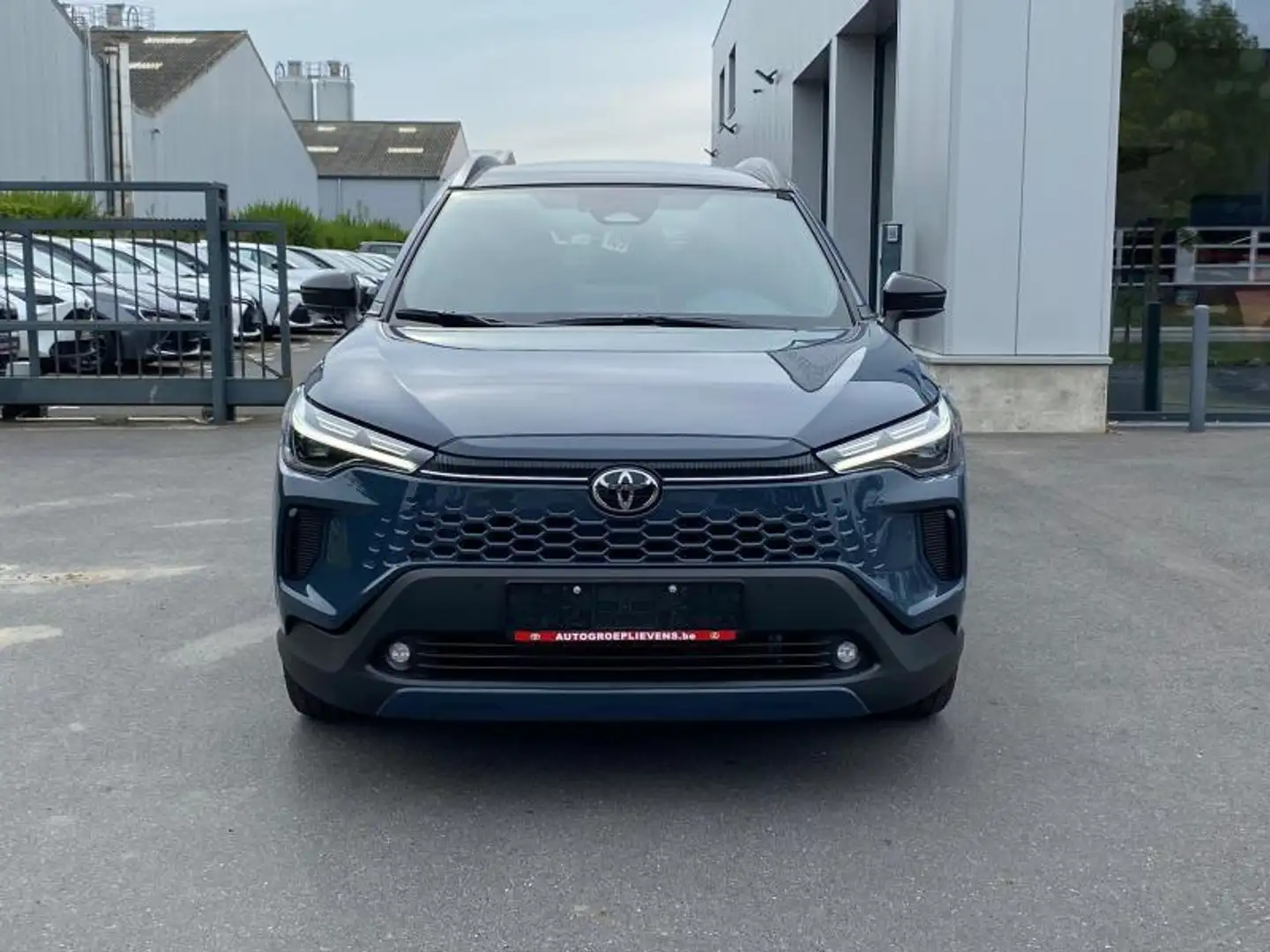 Toyota Corolla Cross 2.0 Hyb Style + Sun Pack NEW M Grau - 2