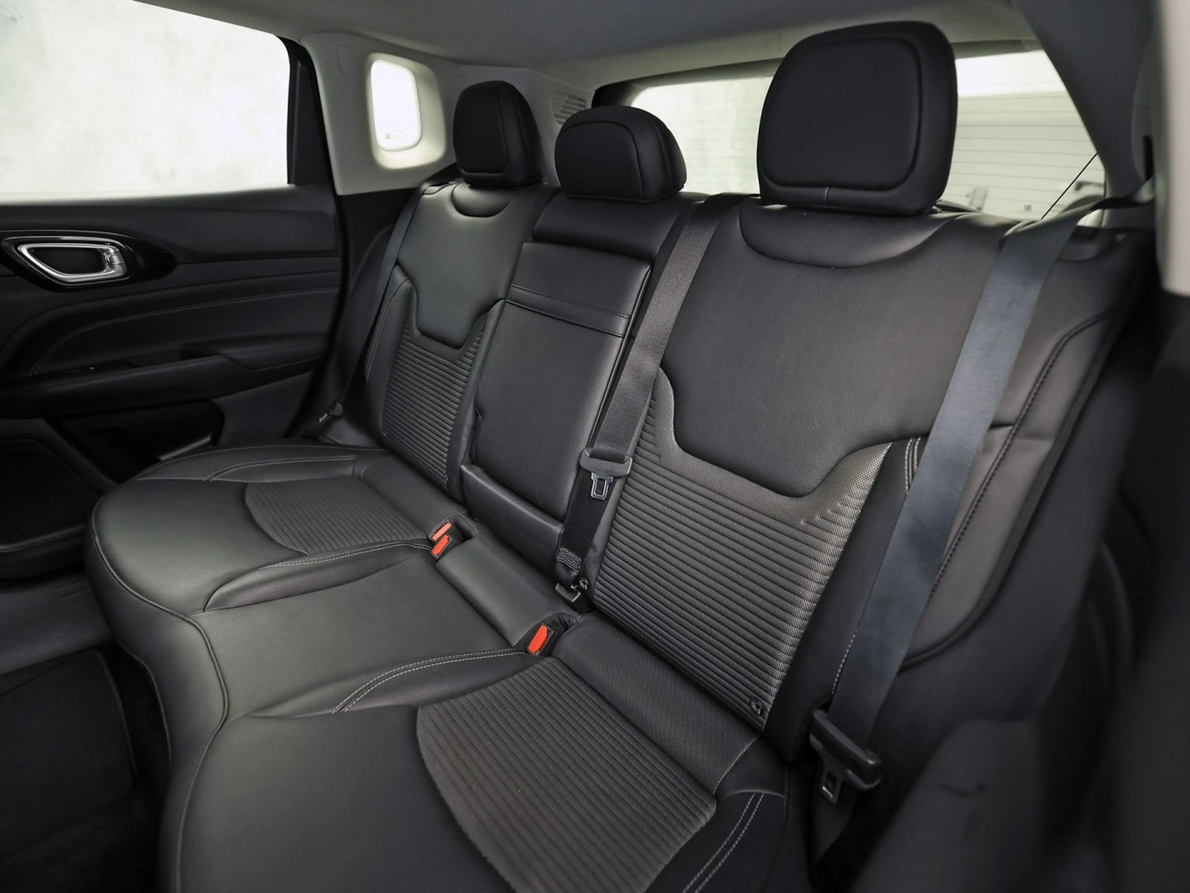 Jeep Compass 4xe 190 Plug-in Hybrid Electric Night Eagle. Autom — photo 17