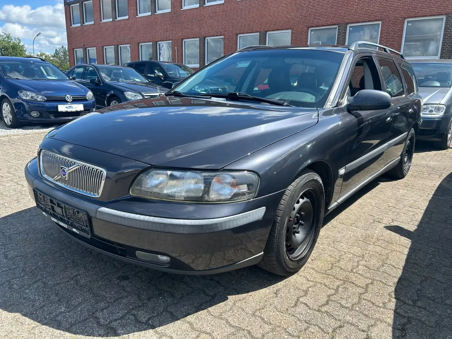 Volvo V70 2.4 Comfort Schwarz - 1