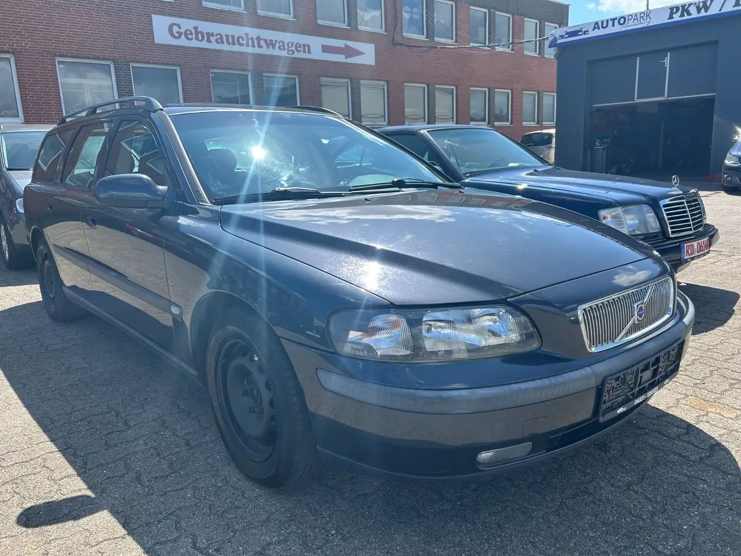 Volvo V70 2.4 Comfort Schwarz - 2