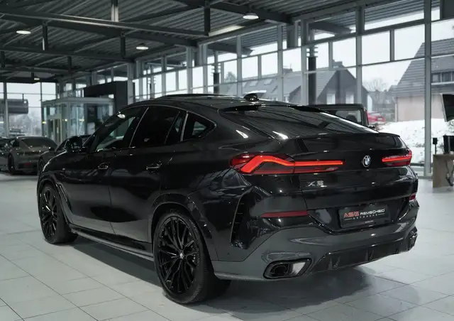 BMW X6 view 9