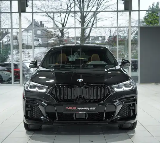 BMW X6 view 2