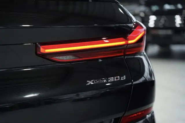 BMW X6 view 12
