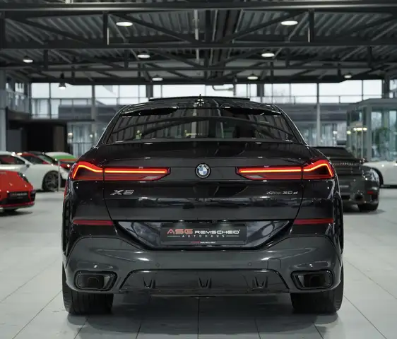 BMW X6 view 8