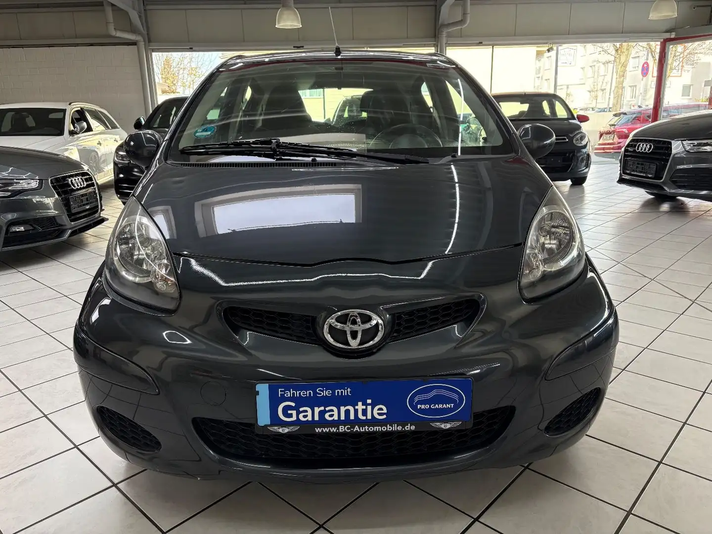 Toyota Aygo AYGO City AUTOMATIK PDC KLIMA Grau - 2