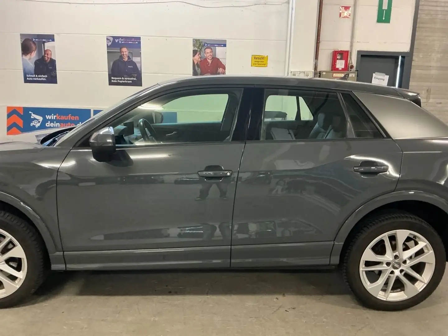 Audi Q2 Q2 2.0 TDI quattro S tronicdesign Grau - 2