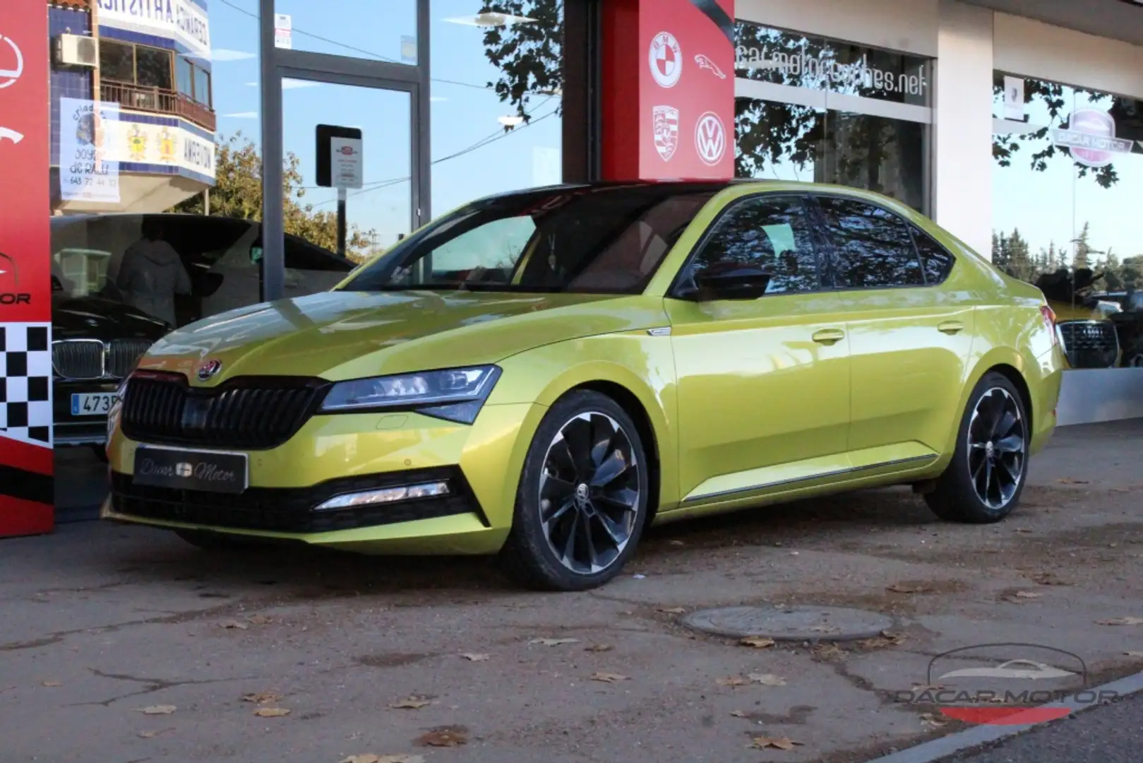 Skoda Superb 2.0 TSI SportLine DSG 140kW Geel - 2
