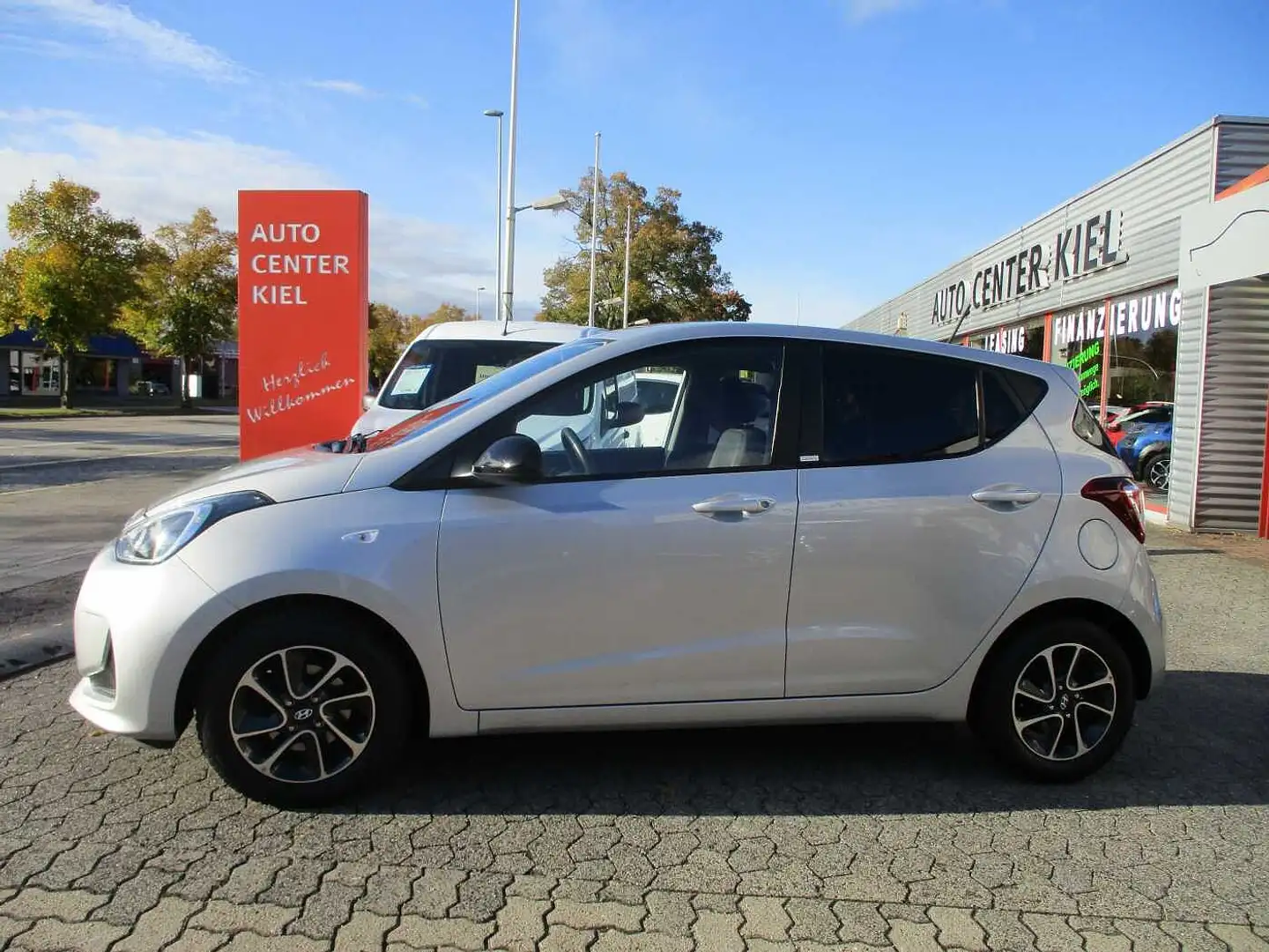 Hyundai i10 YES *Klima*Sitzheizung*Tempomat Silber - 2