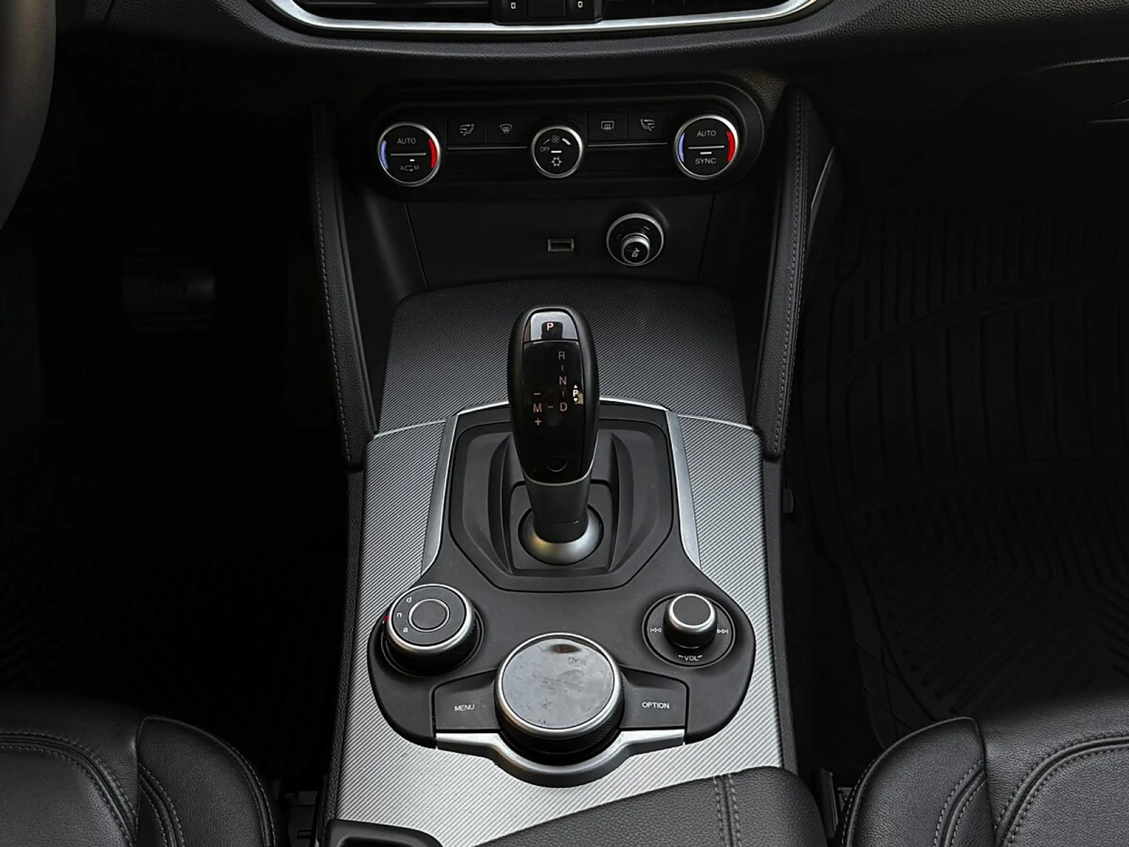 Alfa Romeo Stelvio Super 2,2 ATX AWD | PICKERL BIS 05/2027 | — photo 15