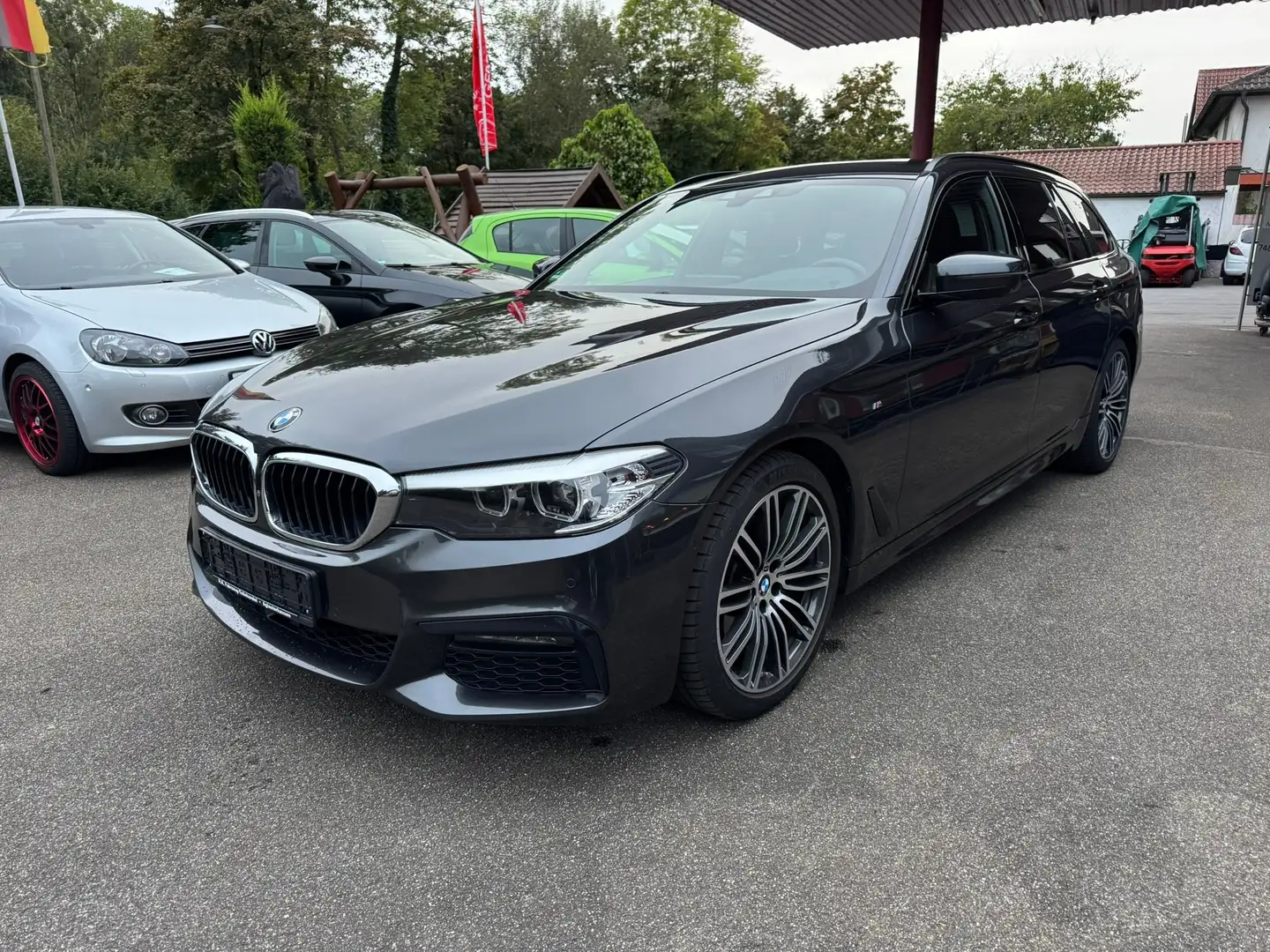 BMW 530 530d xDrive M Sport *Leder*LED*360° Kamera* Grau - 1