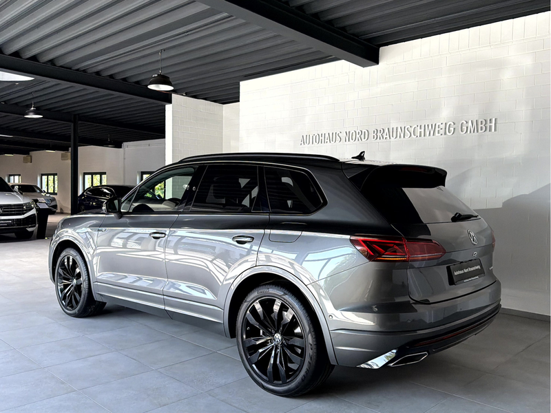 Volkswagen Touareg R 3.0TSI*BlackStyle*Pano*AHK*HUD*IQ* — photo 5