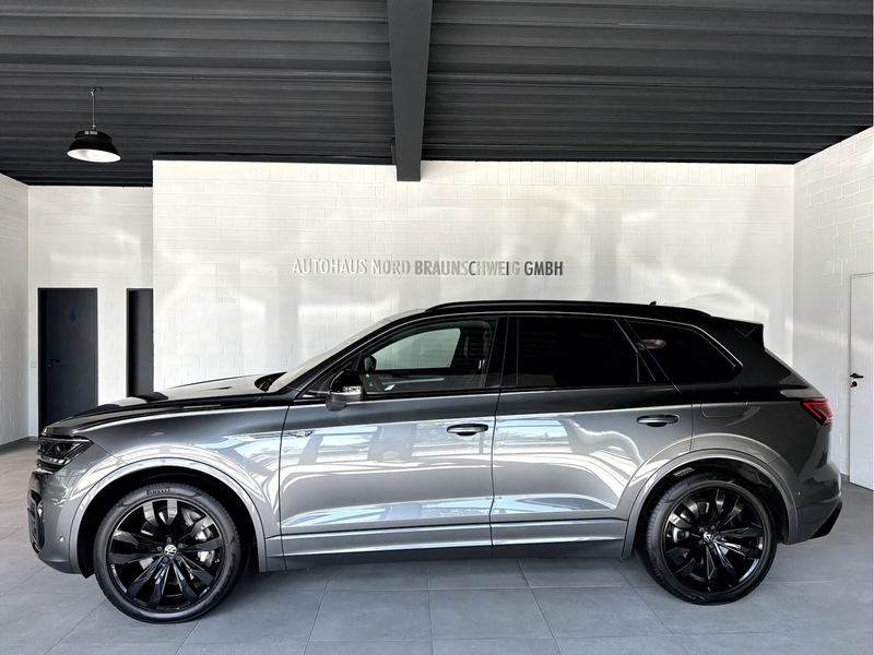 Volkswagen Touareg R 3.0TSI*BlackStyle*Pano*AHK*HUD*IQ* — photo 3