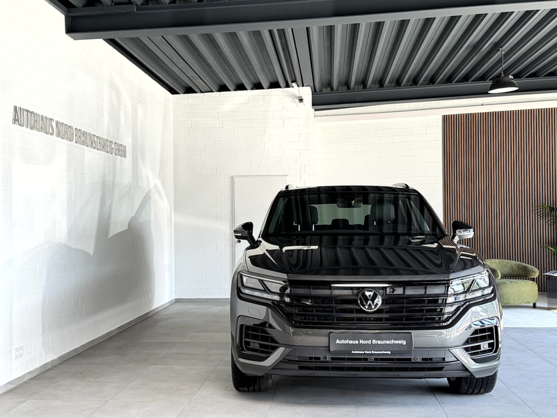 Volkswagen Touareg R 3.0TSI*BlackStyle*Pano*AHK*HUD*IQ* — photo 2