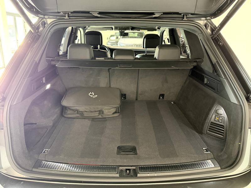 Volkswagen Touareg R 3.0TSI*BlackStyle*Pano*AHK*HUD*IQ* — photo 7