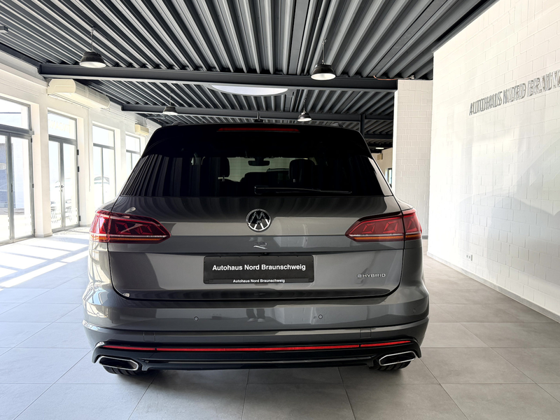 Volkswagen Touareg R 3.0TSI*BlackStyle*Pano*AHK*HUD*IQ* — photo 6