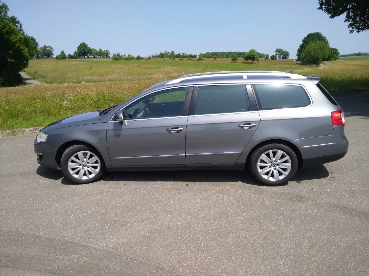 Volkswagen Passat Variant 2.0 TDI DPF Highline Grijs - 2