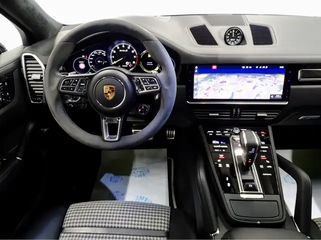 Porsche Cayenne view 11