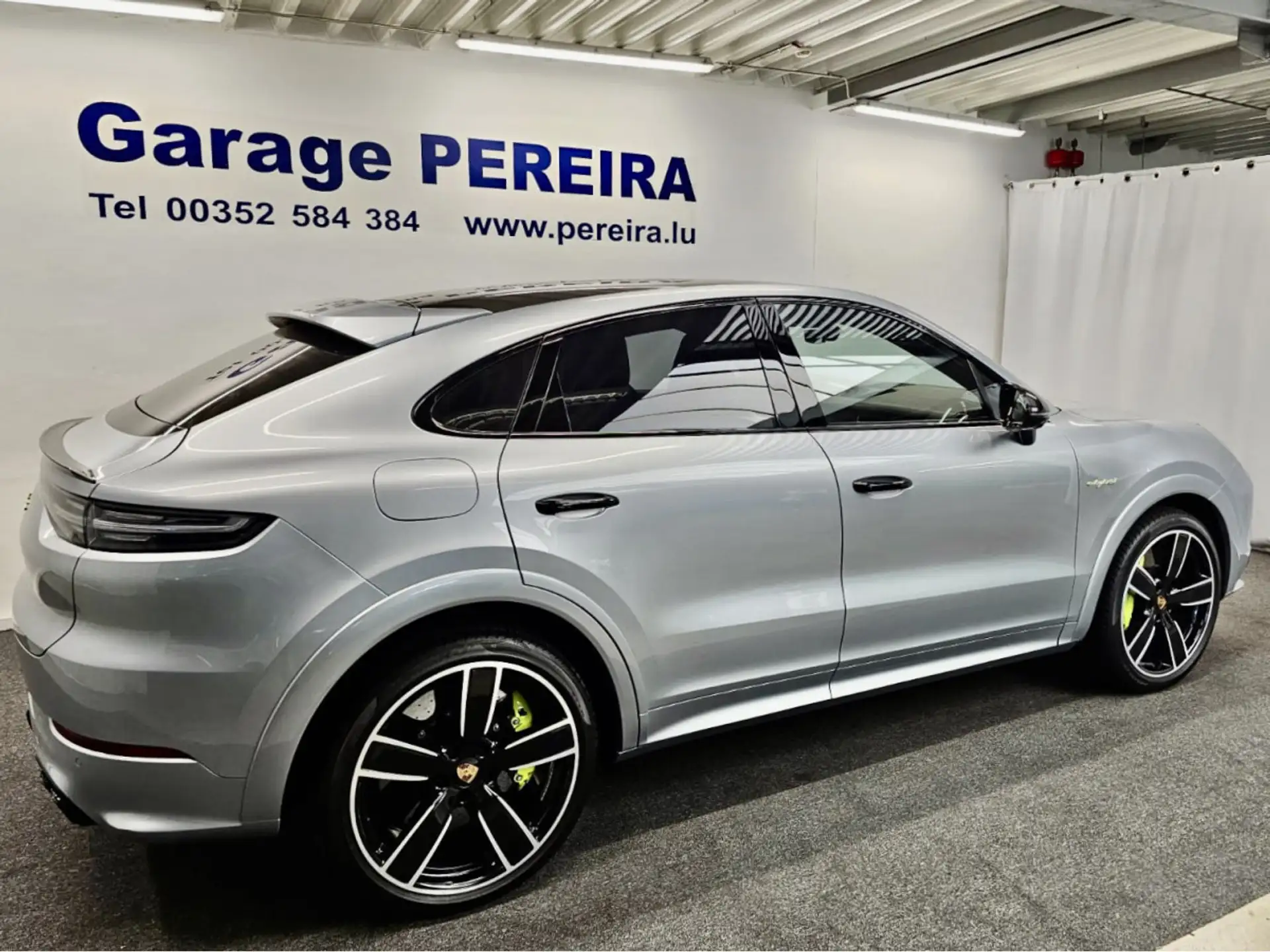 Porsche Cayenne S E-Hybrid 2020 회색 사진 3