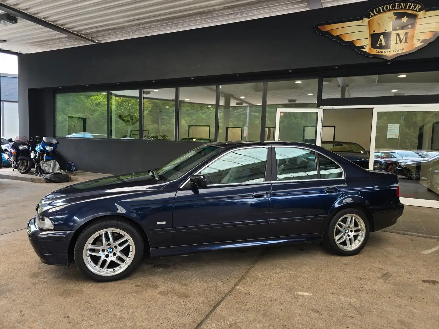BMW 525 i Aut. Exclusive LEDER/PDC/Klima/SZH/Xenon Blau - 2