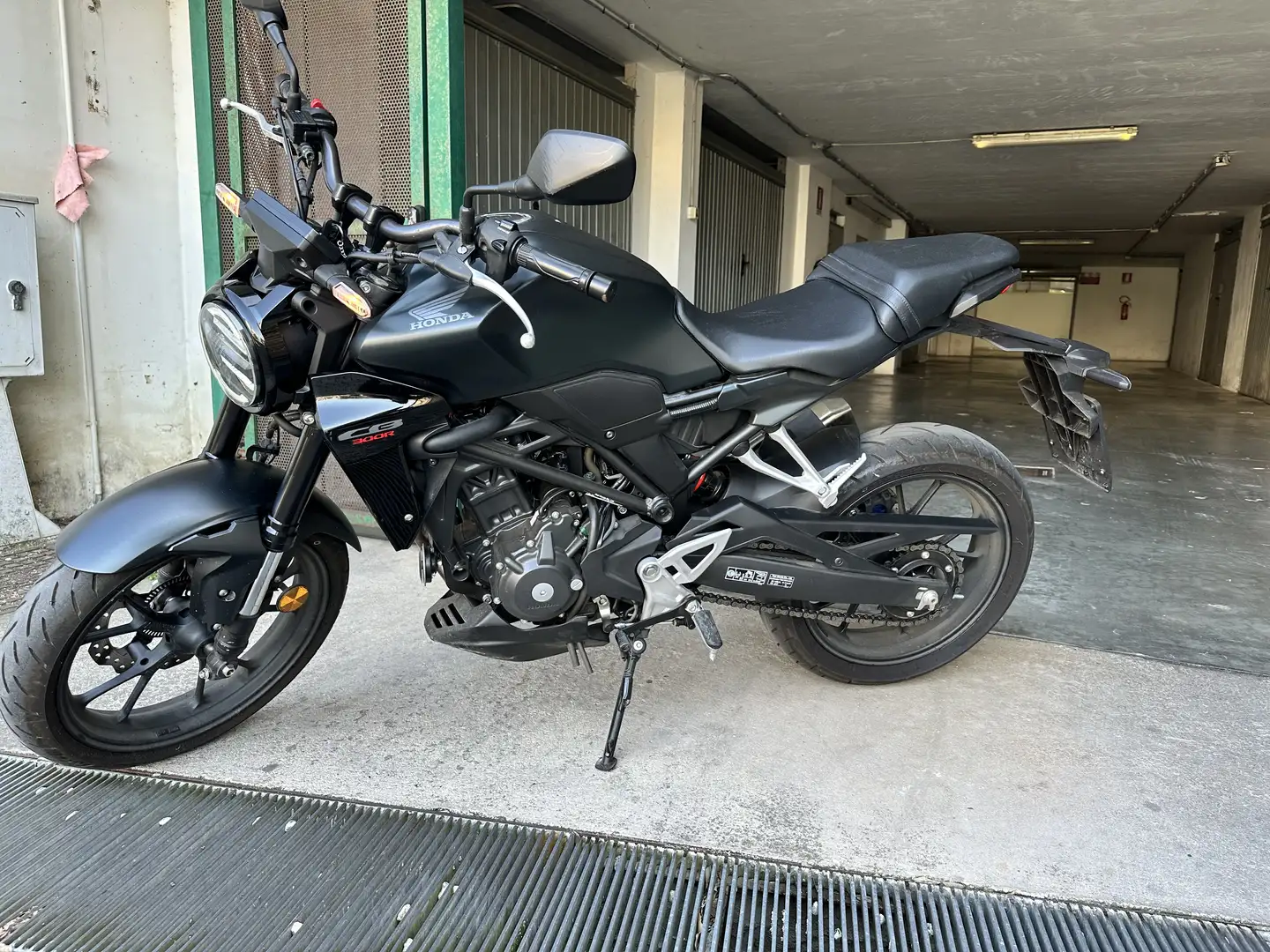 Honda CB 300 - 1