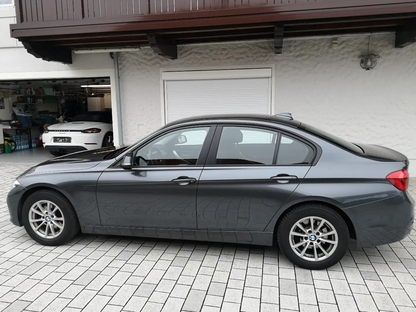 BMW 320 3er-Reihe Diesel Allrad (F30)  xDrive Grau - 1