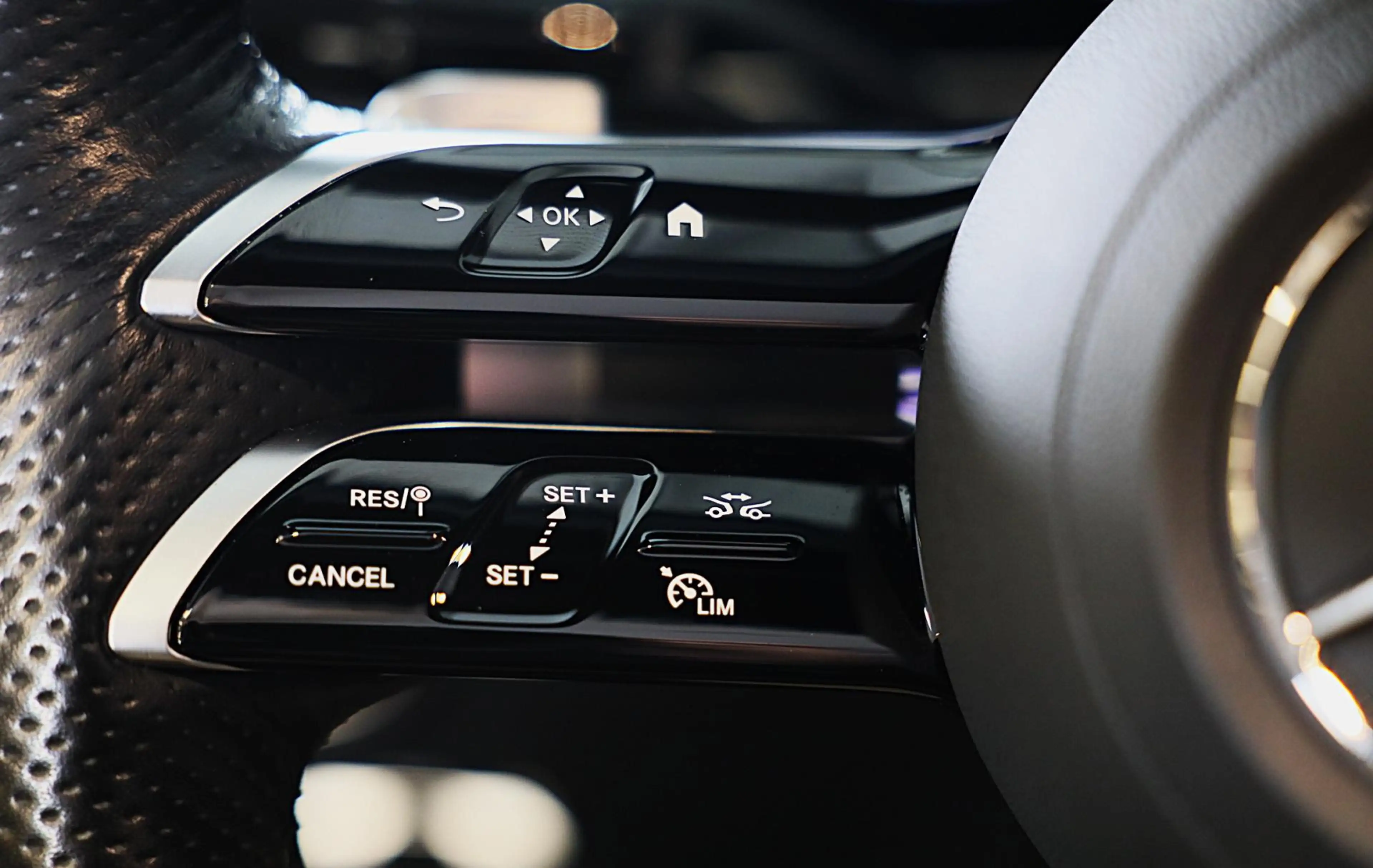 Mercedes-Benz CLE 300 Cabriolet 4MATIC AMG Line / Massage / Head Up / Me — photo 14