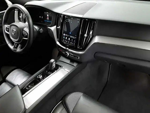 Volvo XC60 view 9
