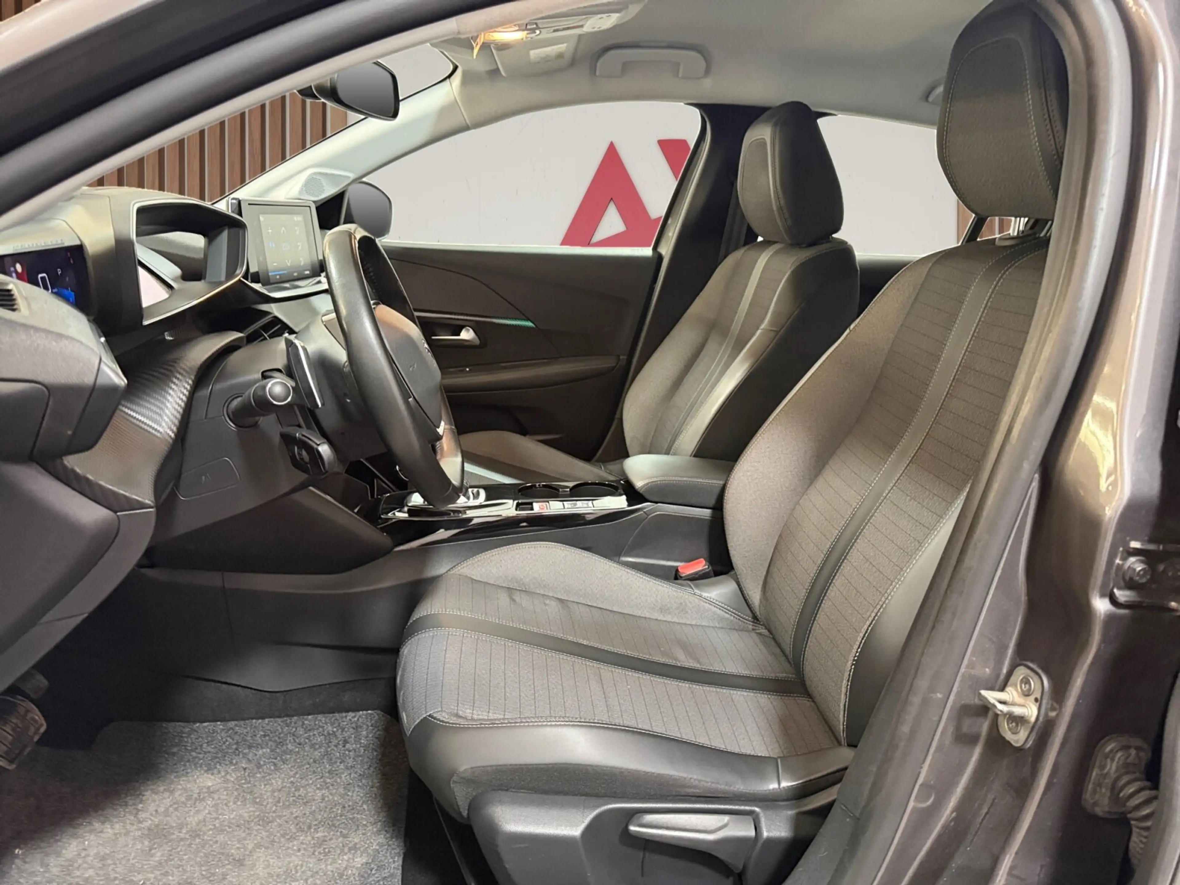 Peugeot 208 Allure 1.2 PureTech Aut. ** — photo 13