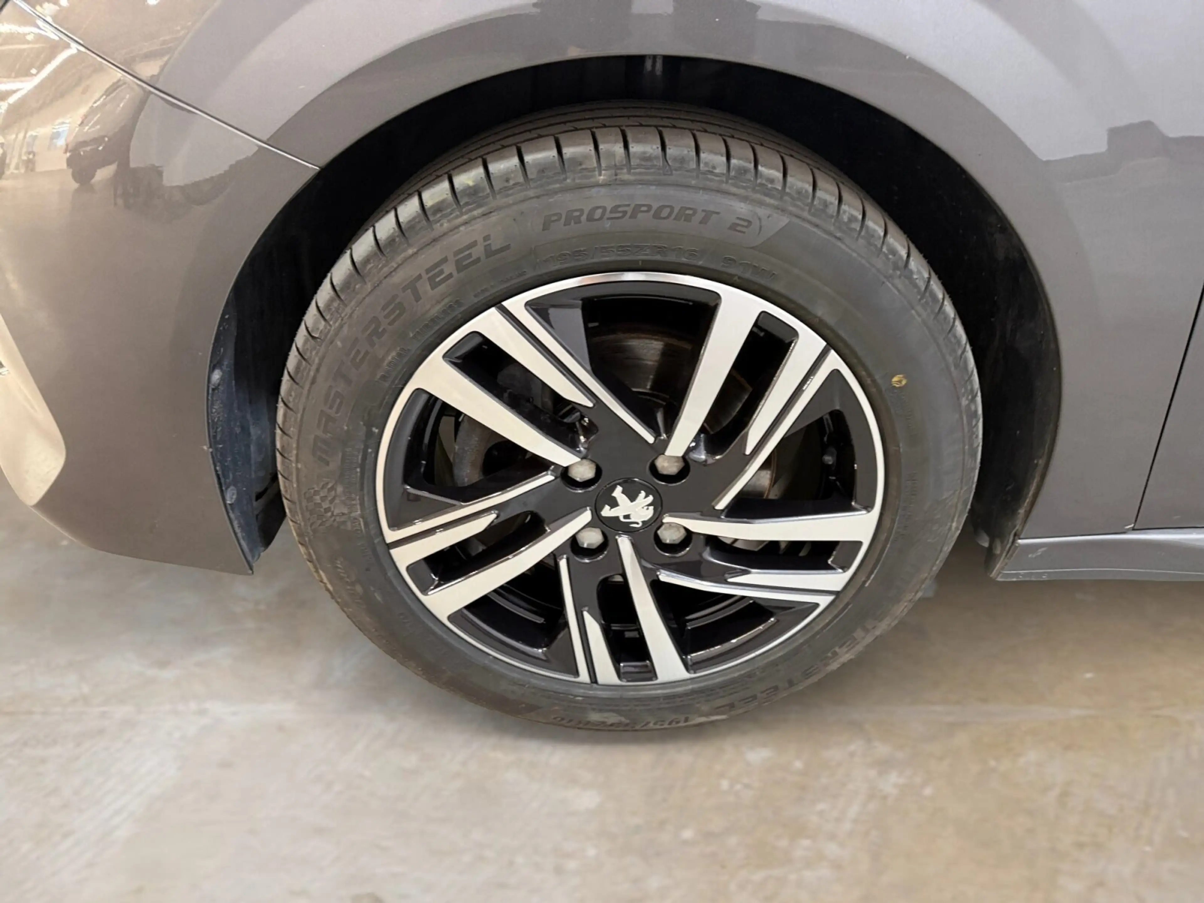 Peugeot 208 Allure 1.2 PureTech Aut. ** — photo 12