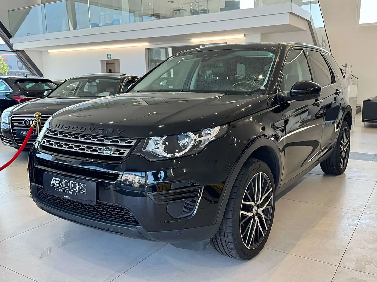 Land Rover Discovery Sport 2,0 TD4 4WD HSE //EXPORT Schwarz - 2