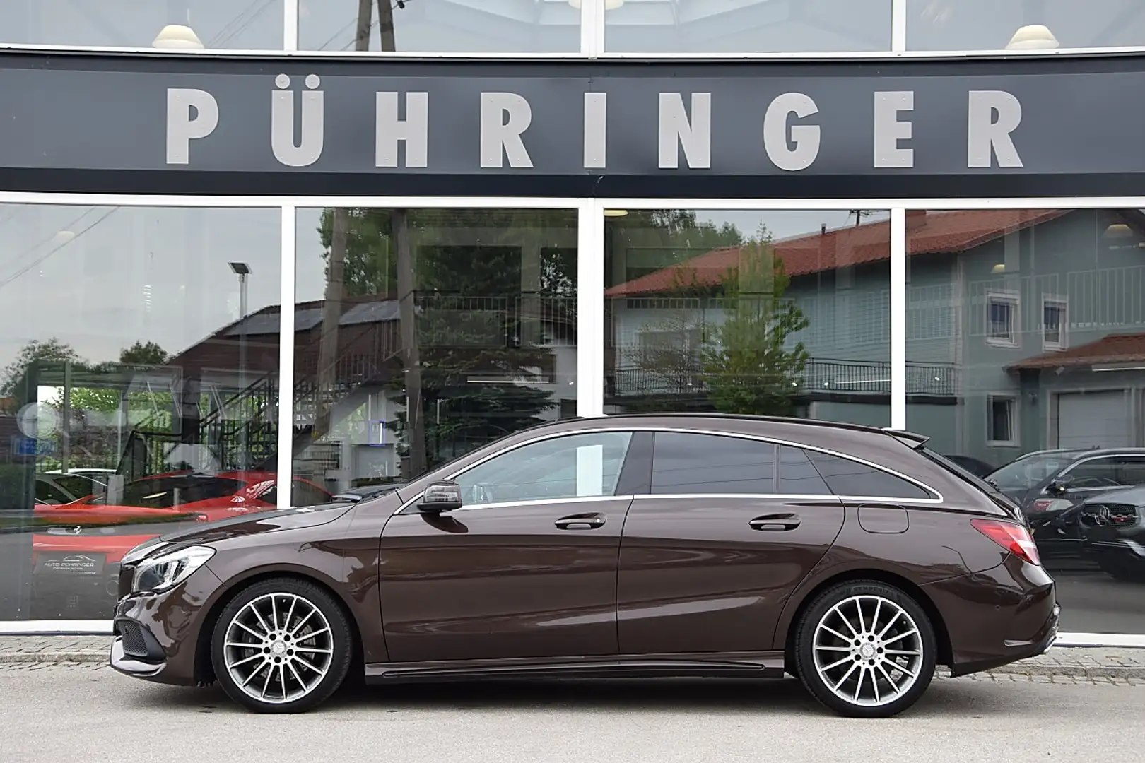 Mercedes-Benz CLA 220 Shooting Brake 4MATIC Aut. *AMG-Line* Braun - 1