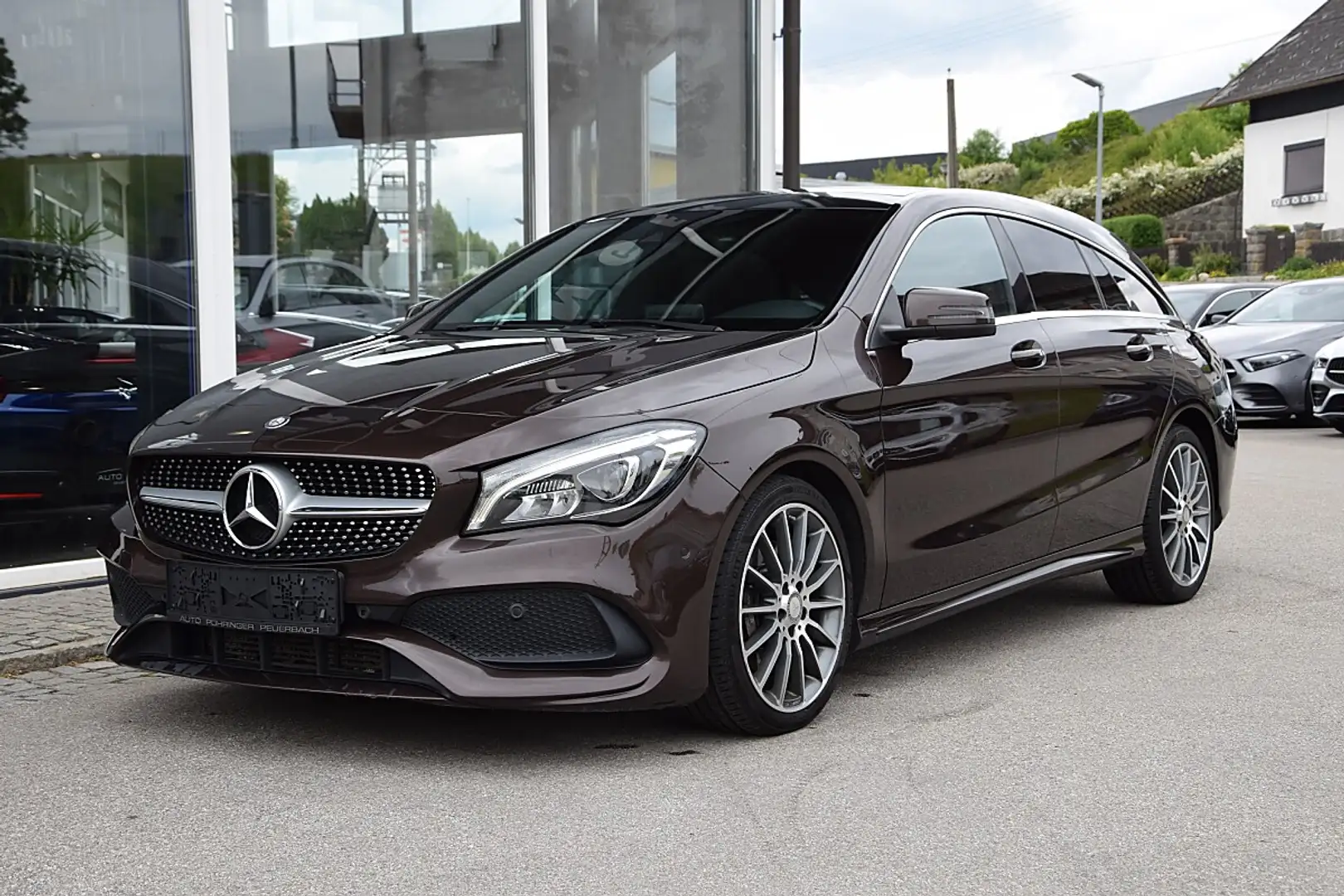Mercedes-Benz CLA 220 Shooting Brake 4MATIC Aut. *AMG-Line* Braun - 2
