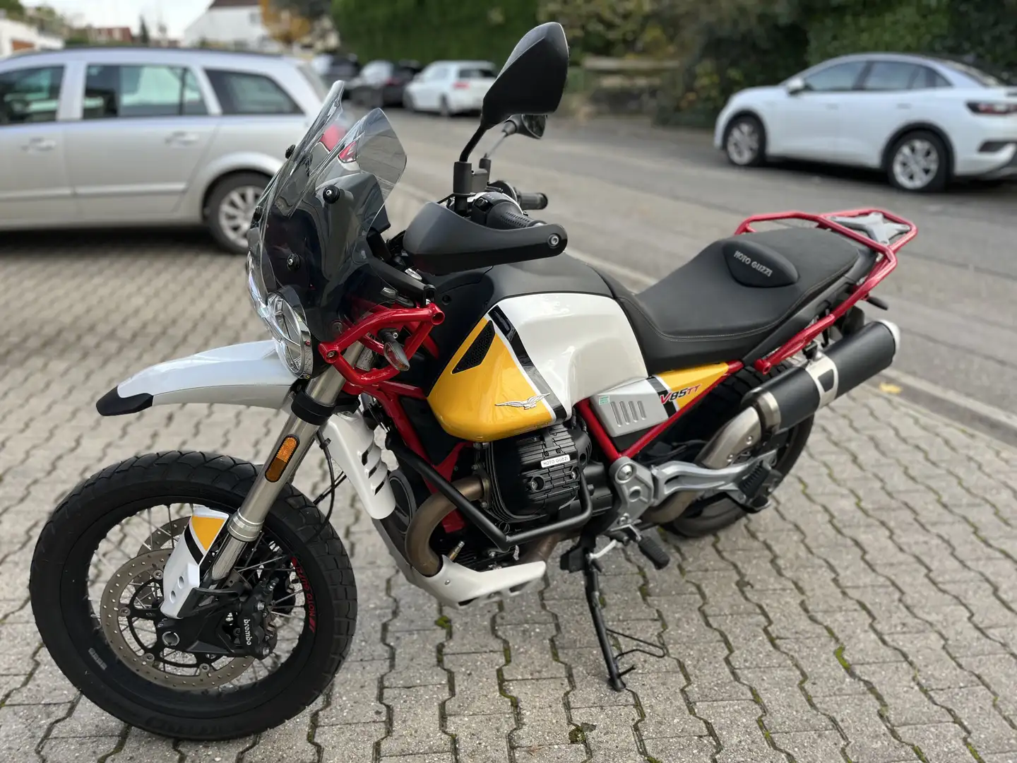 Moto Guzzi V 85 TT - 1