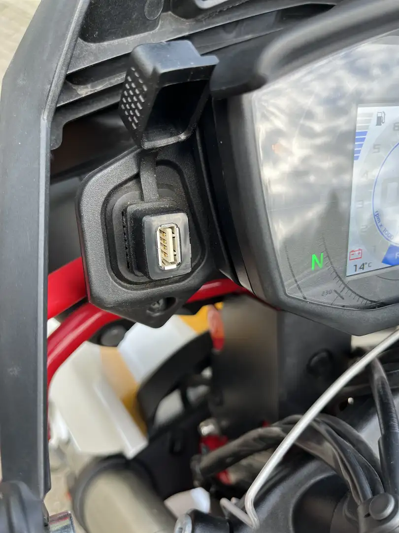 Moto Guzzi V 85 TT - 2