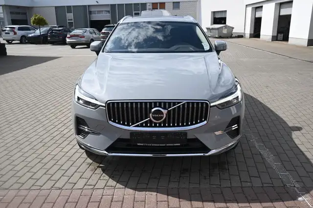 Volvo XC60 view 3