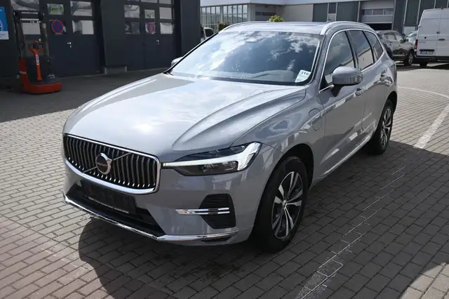 Volvo XC60 view 2