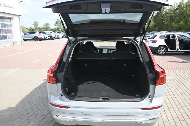 Volvo XC60 view 8