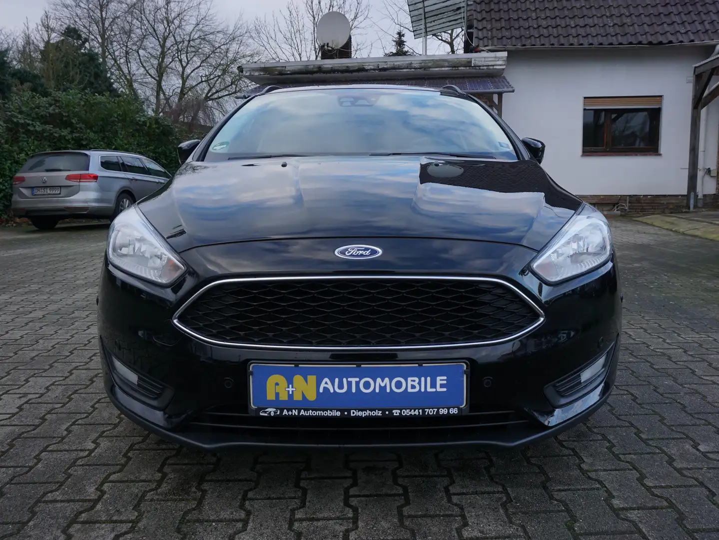 Ford Focus Trend /KLIMA/EURO6/NAVI/SCHECKHEFT/TÜV NEU/ Schwarz - 1