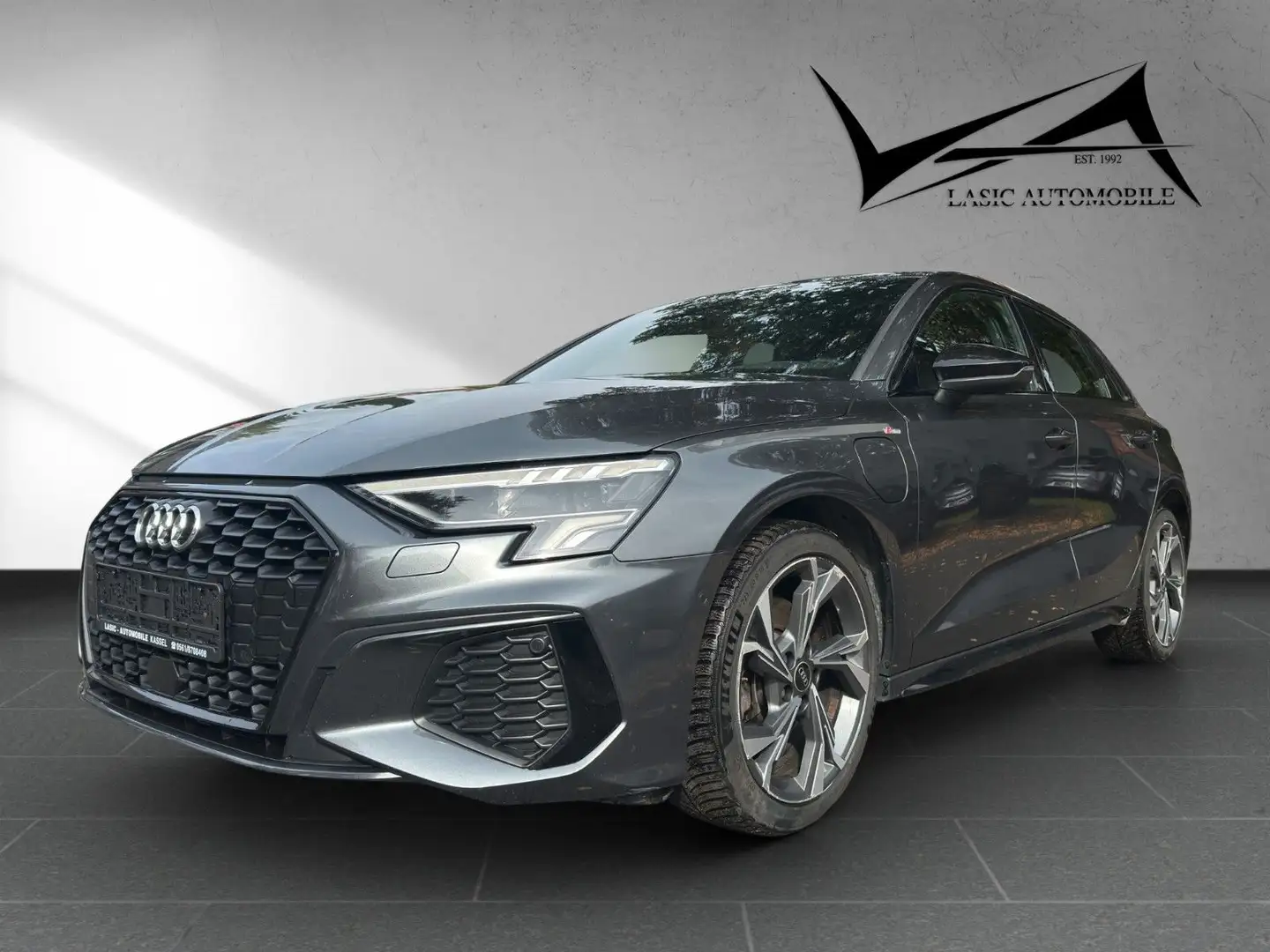 Audi A3 Sportback 40 TFSI e S line Grau - 1