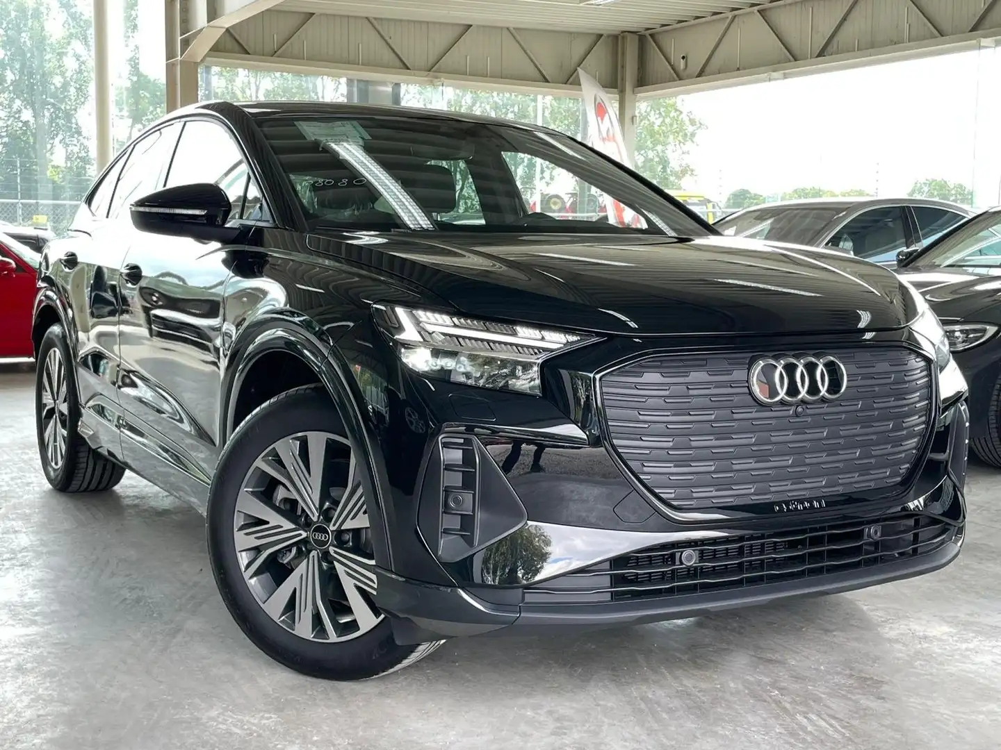 Audi Q4 e-tron 82 kWh 40 Advanced / VEHICULE NEUF !!/ 8 KMS Zwart - 2